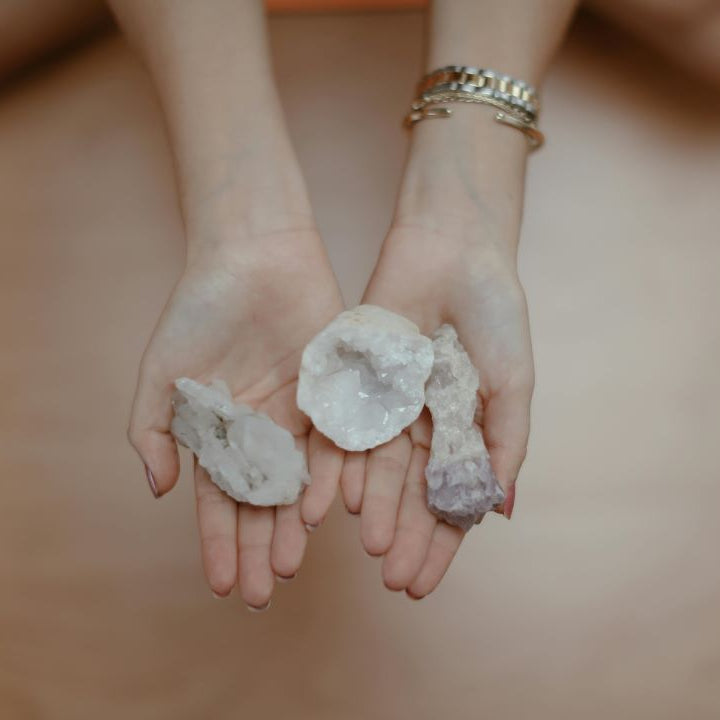 manifest with crystals