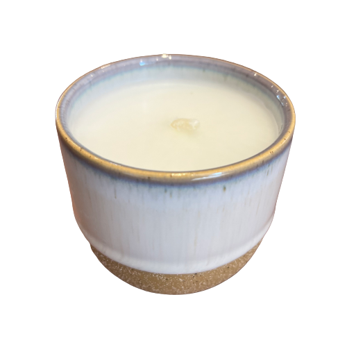 Stunning ceramic candle by Kin featuring jasmine and bamboo fragrance