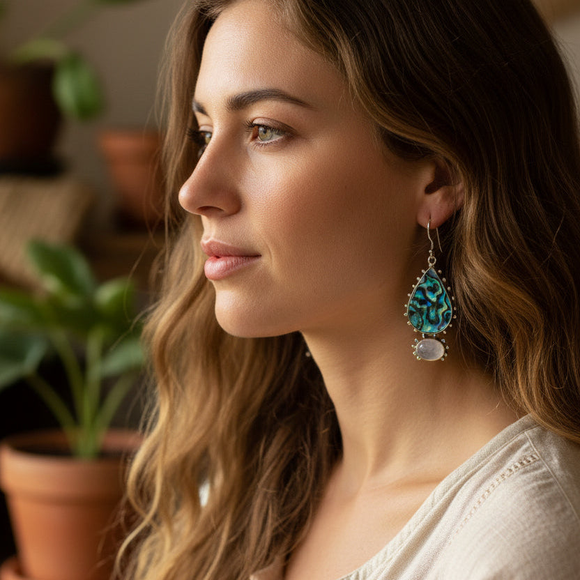 Teardrop-shaped earrings with paua shell and moonstone 